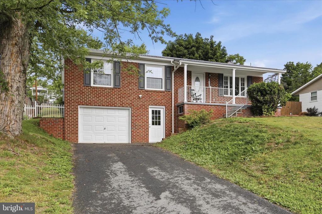 Image 3 of property listing at 15411 SHAMROCK RD SW, Cresaptown, MD 21502