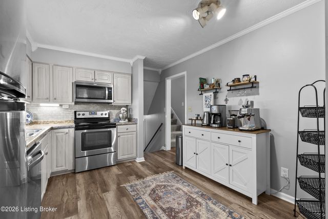 9306 Trentham Ln, Louisville, KY 40242