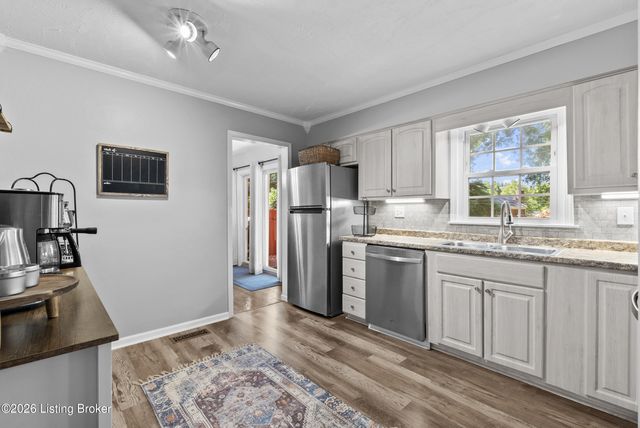 9306 Trentham Ln, Louisville, KY 40242