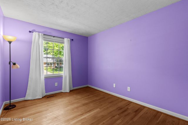 9306 Trentham Ln, Louisville, KY 40242