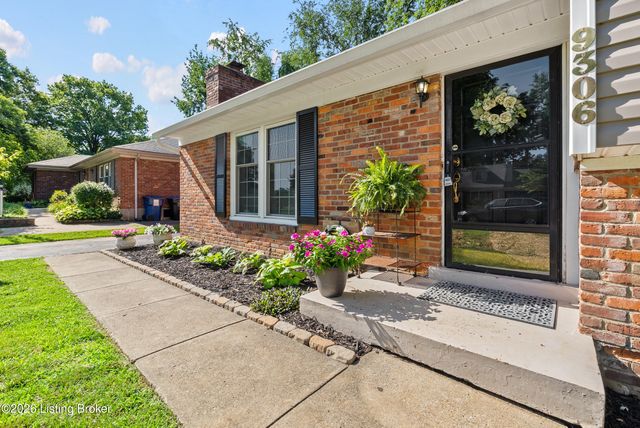 9306 Trentham Ln, Louisville, KY 40242