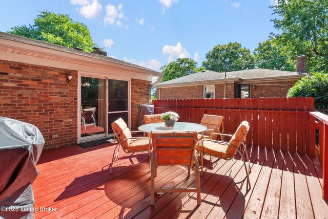 9306 Trentham Ln, Louisville, KY 40242