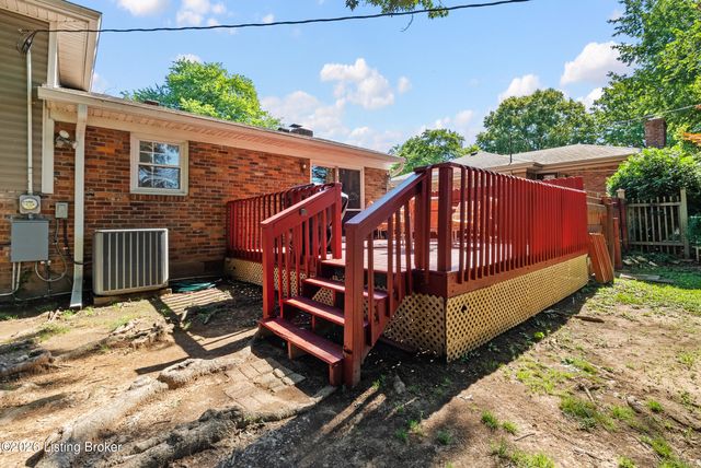 9306 Trentham Ln, Louisville, KY 40242