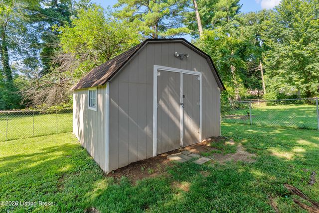 9306 Trentham Ln, Louisville, KY 40242