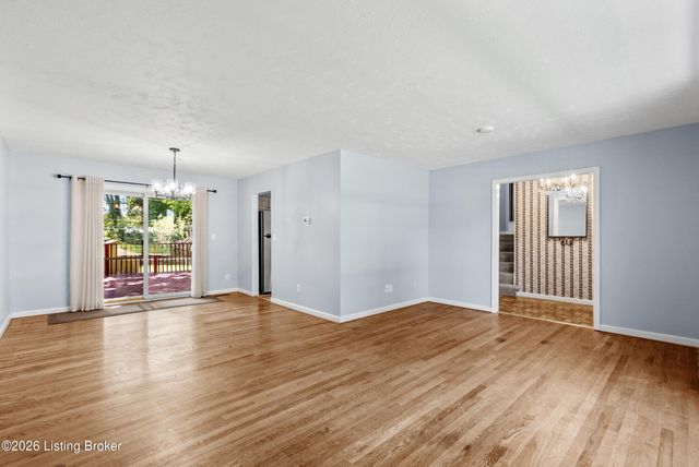 9306 Trentham Ln, Louisville, KY 40242