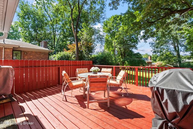 9306 Trentham Ln, Louisville, KY 40242