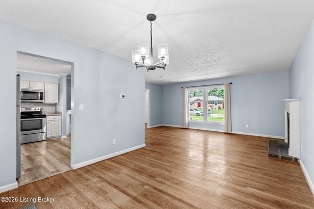 9306 Trentham Ln, Louisville, KY 40242