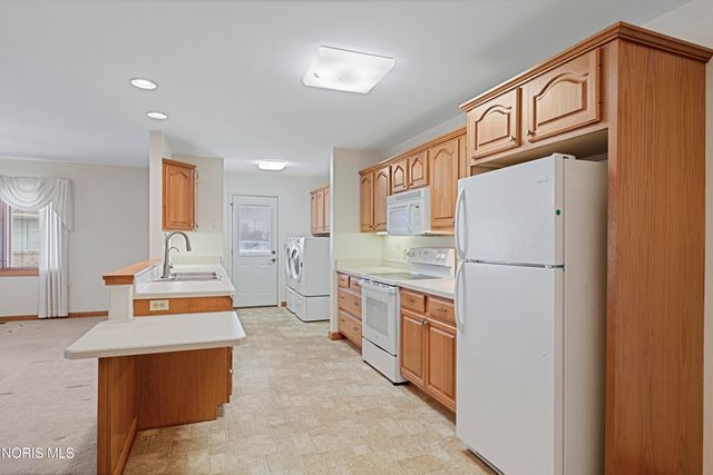 1706 Daniel Drive, Millbury, OH 43447
