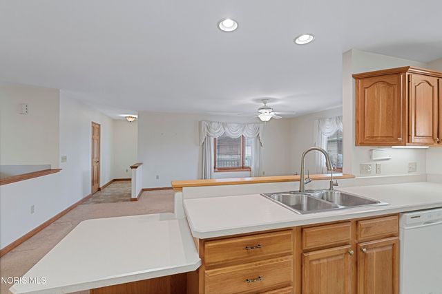 1706 Daniel Drive, Millbury, OH 43447