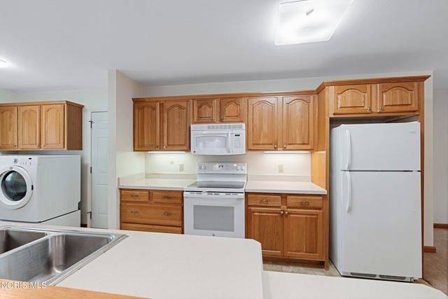 1706 Daniel Drive, Millbury, OH 43447