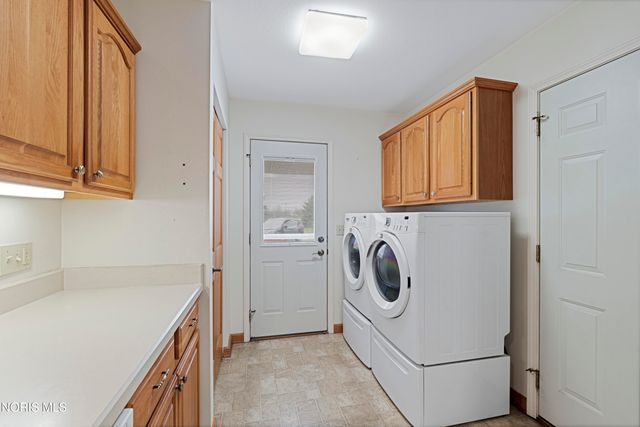 1706 Daniel Drive, Millbury, OH 43447