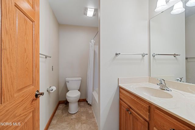 1706 Daniel Drive, Millbury, OH 43447