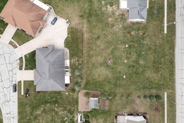 1706 Daniel Drive, Millbury, OH 43447