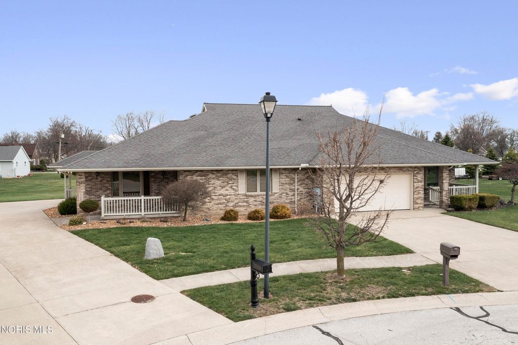1706 Daniel Drive, Millbury, OH 43447