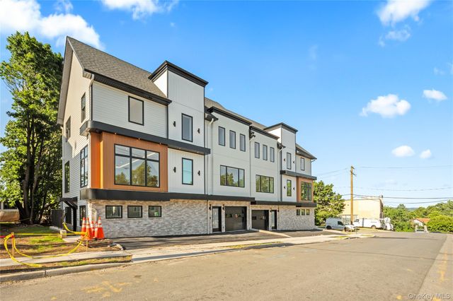 9 Lincoln Street 201, Spring Valley, NY 10977