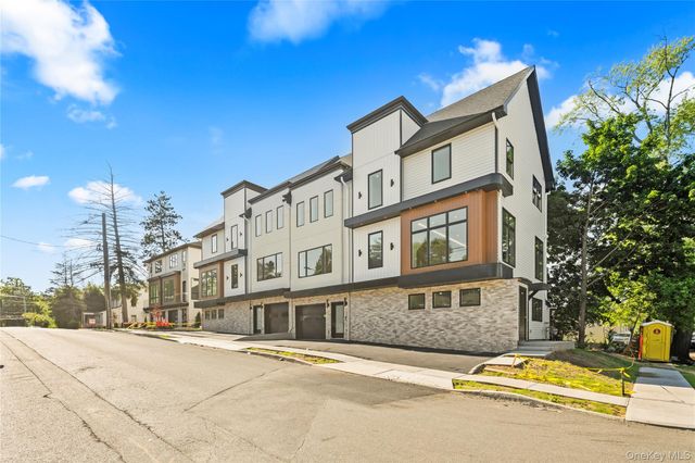 9 Lincoln Street 201, Spring Valley, NY 10977