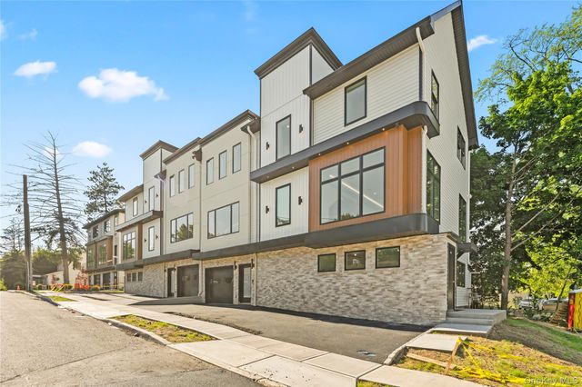 9 Lincoln Street 201, Spring Valley, NY 10977