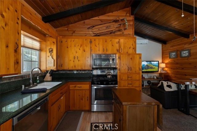 39975 Ohio Lane, Big Bear Lake, CA 92315