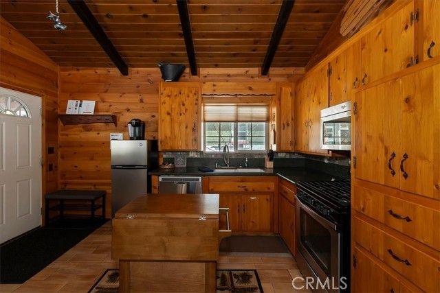 39975 Ohio Lane, Big Bear Lake, CA 92315