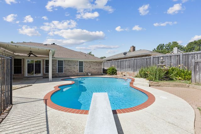 2324 Ridgewood, Bedford, TX 76021