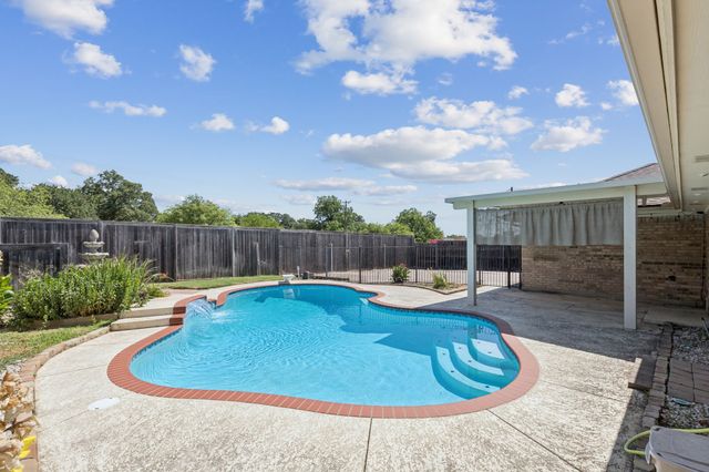 2324 Ridgewood, Bedford, TX 76021