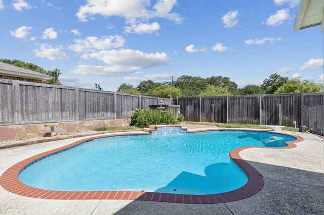 2324 Ridgewood, Bedford, TX 76021