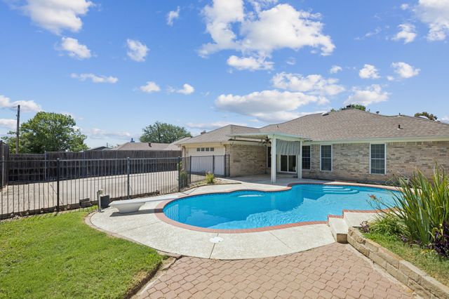 2324 Ridgewood, Bedford, TX 76021