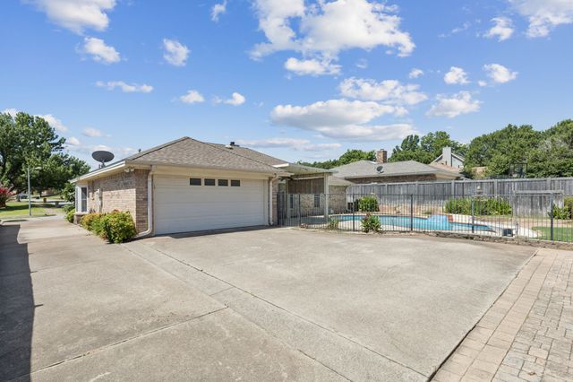 2324 Ridgewood, Bedford, TX 76021