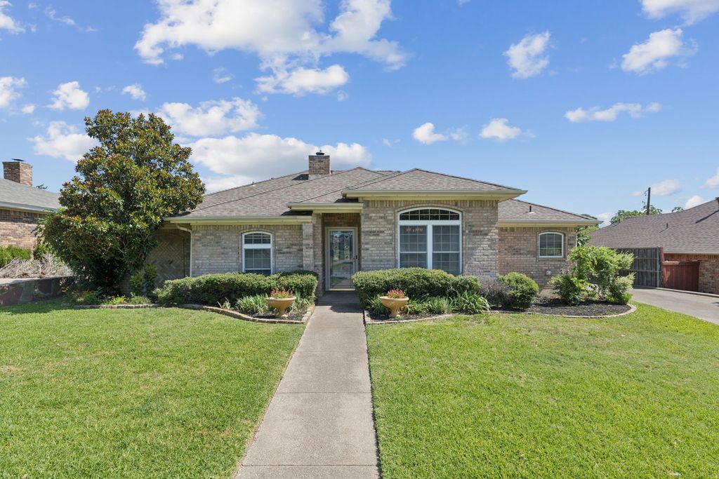 2324 Ridgewood, Bedford, TX 76021