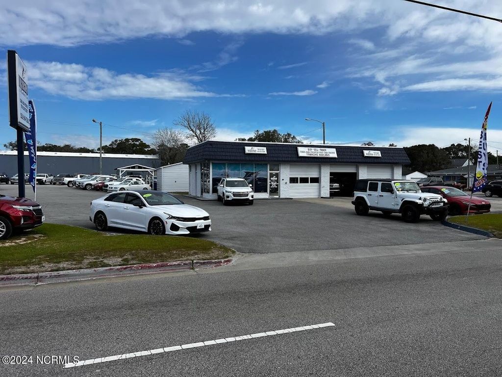 Image 2 of property listing at 3212 Arendell Street, Morehead City, NC 28557