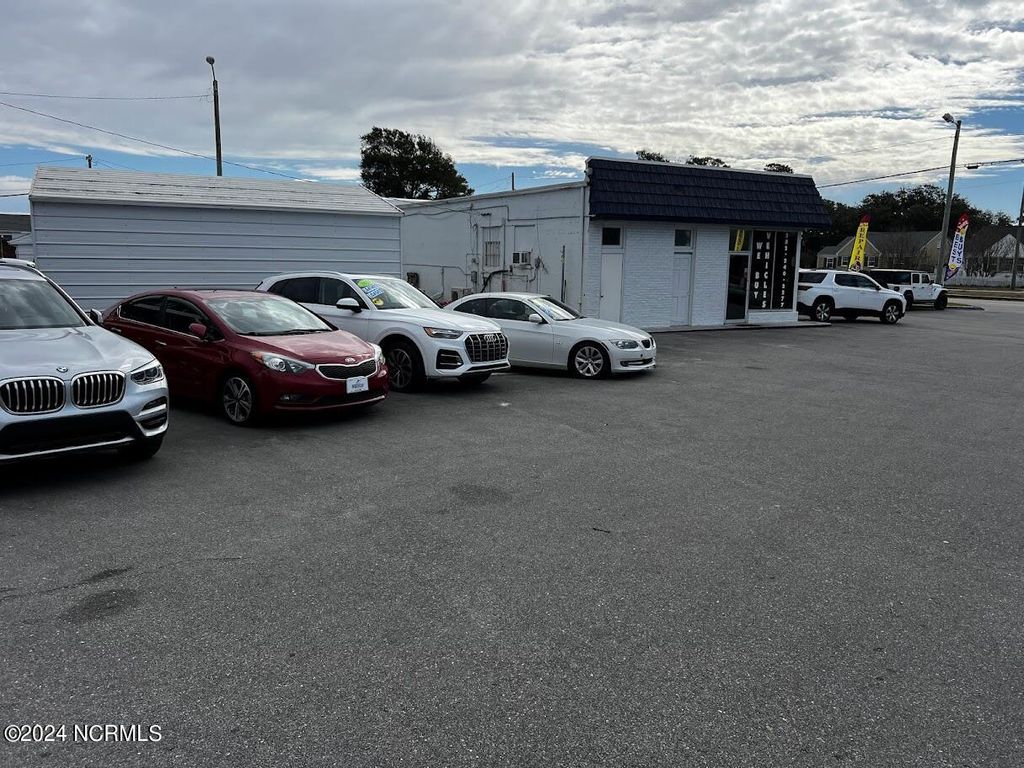 Image 4 of property listing at 3212 Arendell Street, Morehead City, NC 28557