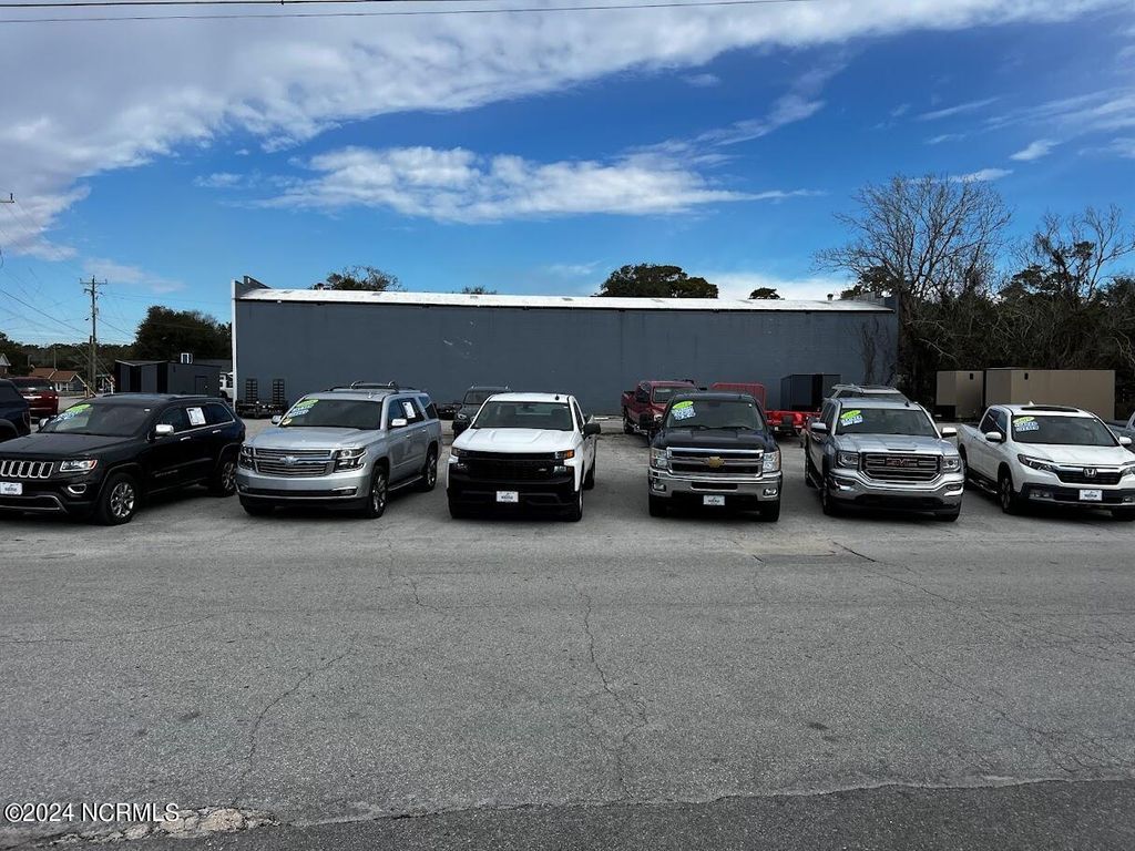 Image 5 of property listing at 3212 Arendell Street, Morehead City, NC 28557