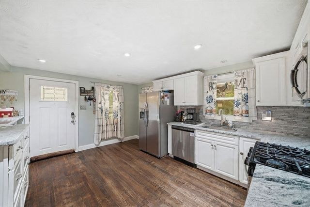 1582 Varnum Ave, Lowell, MA 01854