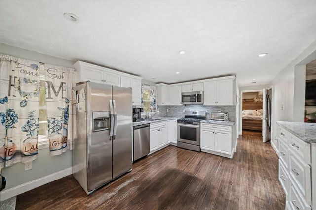 1582 Varnum Ave, Lowell, MA 01854