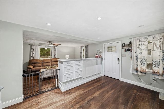 1582 Varnum Ave, Lowell, MA 01854