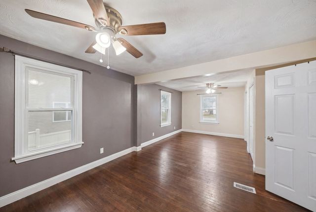 1582 Varnum Ave, Lowell, MA 01854