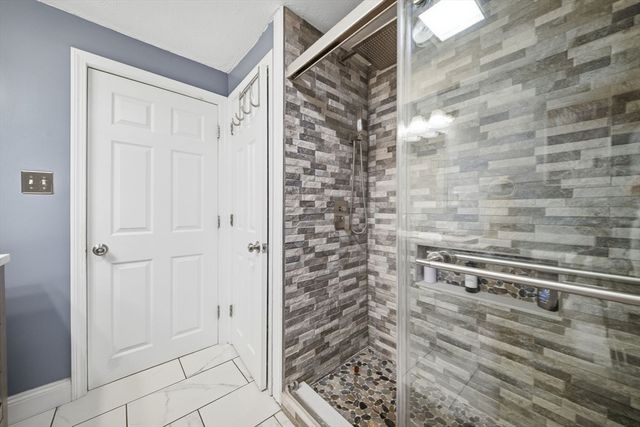 1582 Varnum Ave, Lowell, MA 01854