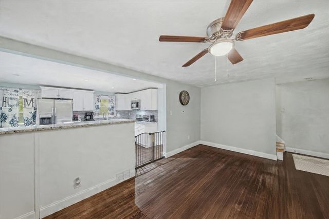 1582 Varnum Ave, Lowell, MA 01854