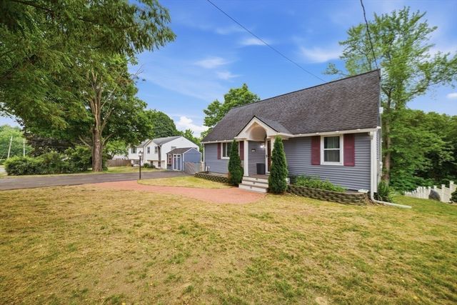 1582 Varnum Ave, Lowell, MA 01854