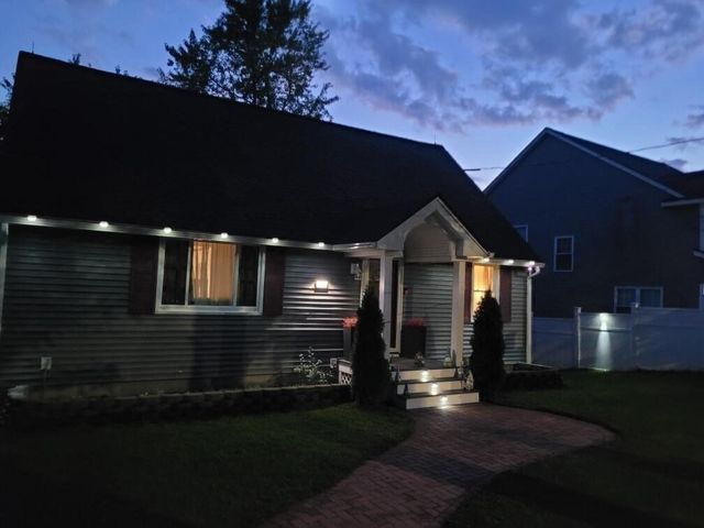 1582 Varnum Ave, Lowell, MA 01854