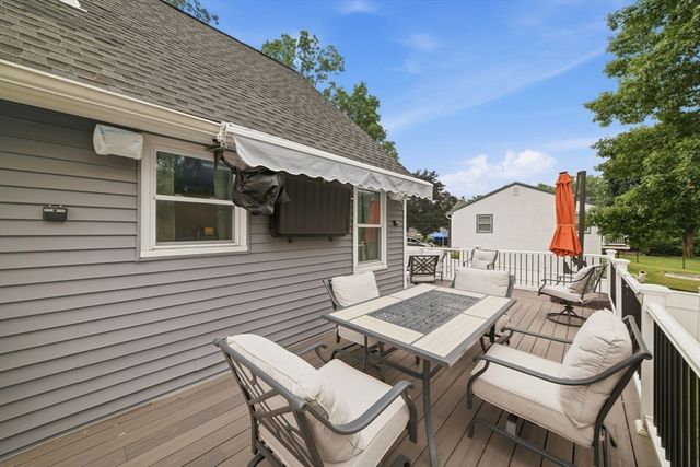 1582 Varnum Ave, Lowell, MA 01854