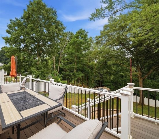1582 Varnum Ave, Lowell, MA 01854