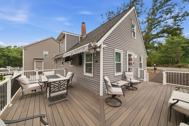 1582 Varnum Ave, Lowell, MA 01854