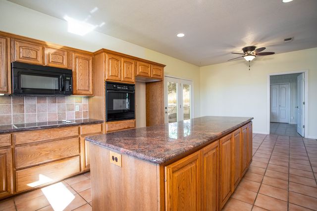 103 NW Mount Haven Dr, Kerrville, TX 78028