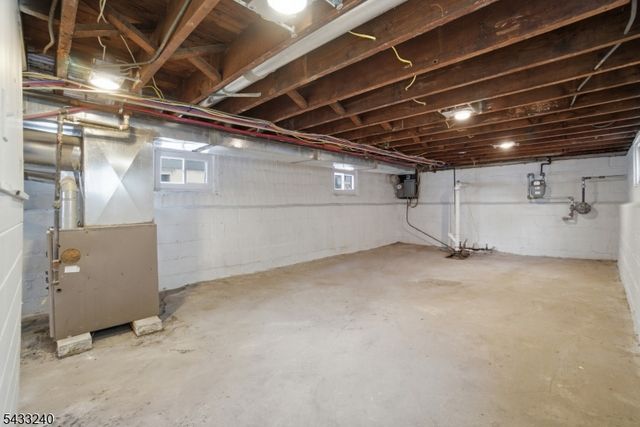 306 Smith St, Newark City, NJ 07106