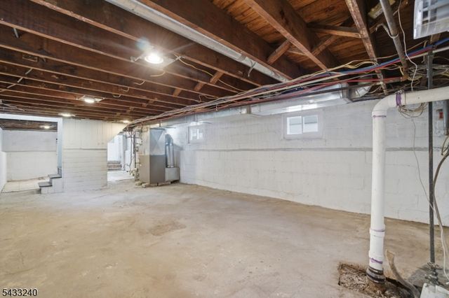 306 Smith St, Newark City, NJ 07106