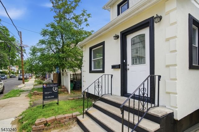 306 Smith St, Newark City, NJ 07106