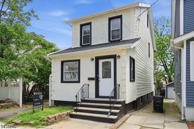 306 Smith St, Newark City, NJ 07106