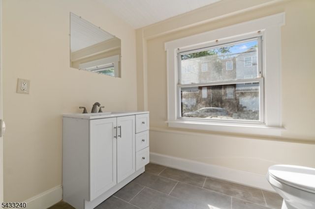306 Smith St, Newark City, NJ 07106