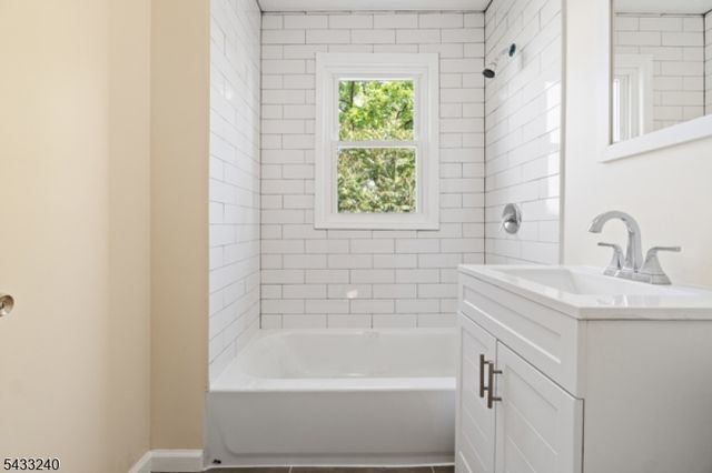 306 Smith St, Newark City, NJ 07106